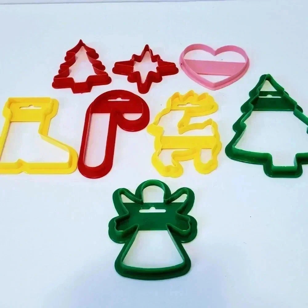 Wilton Cookie Cutters Lot of 6 + 2 Unbranded Christmas Holiday Vintage Plastic